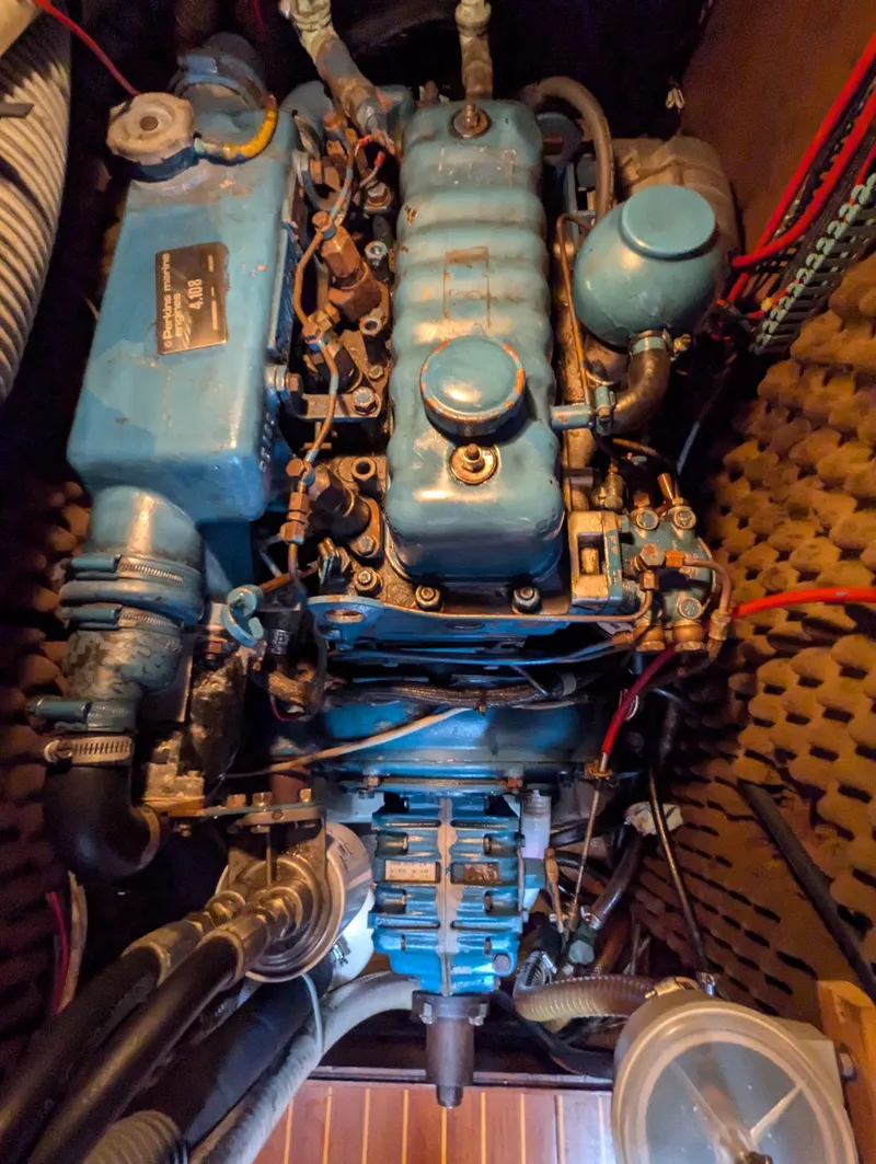 Slide: The Image of Wauquiez Hood 38 MK II 1984 - 26