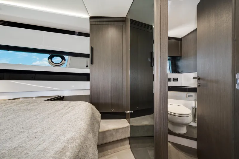 Slide: The Image of Azimut S7 2019 - 50