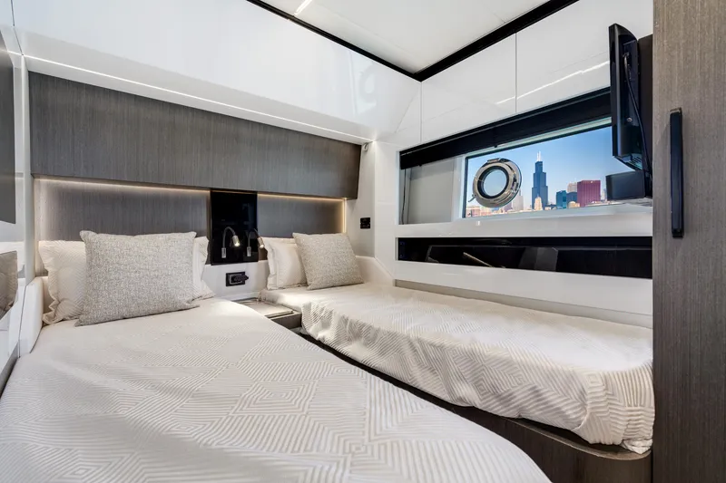 Slide: The Image of Azimut S7 2019 - 53
