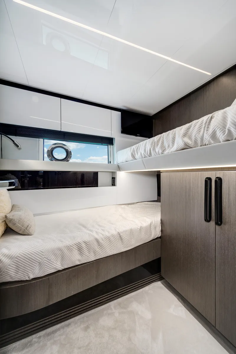 Slide: The Image of Azimut S7 2019 - 55
