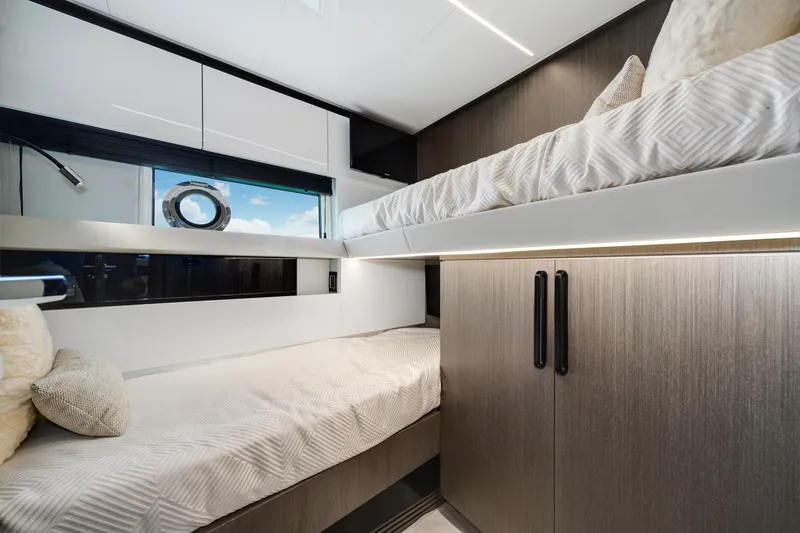 Slide: The Image of Azimut S7 2019 - 56