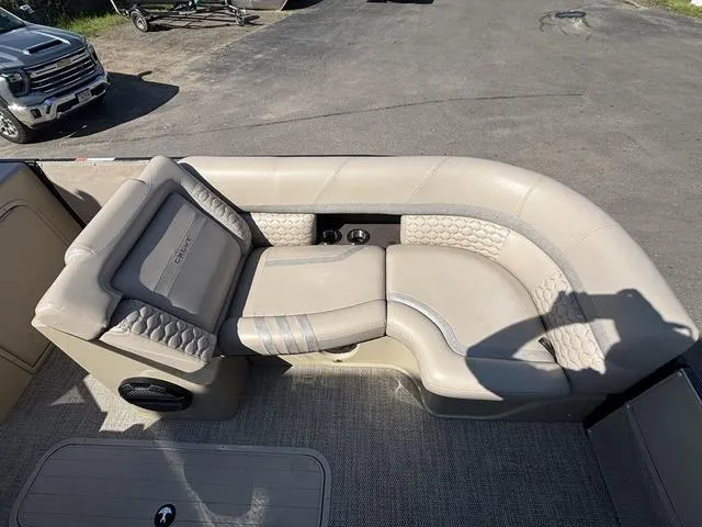 Slide: The Image of Crest Continental 250 SLC CP3 (300 hp) 2023 - 10