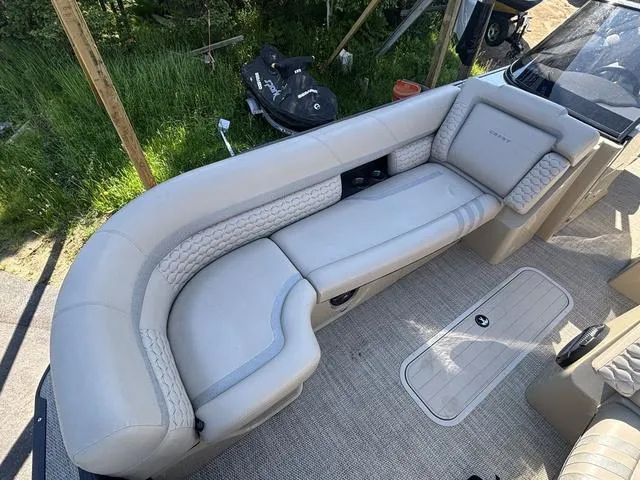 Slide: The Image of Crest Continental 250 SLC CP3 (300 hp) 2023 - 11