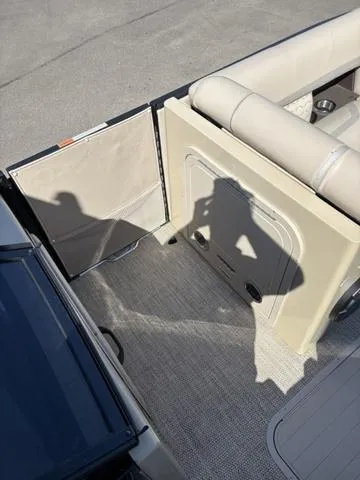 Slide: The Image of Crest Continental 250 SLC CP3 (300 hp) 2023 - 12