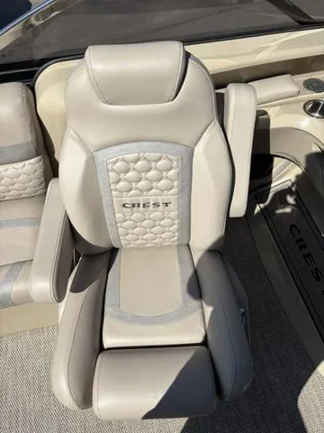 Slide: The Image of Crest Continental 250 SLC CP3 (300 hp) 2023 - 13