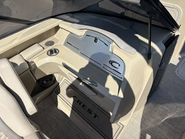 Slide: The Image of Crest Continental 250 SLC CP3 (300 hp) 2023 - 14