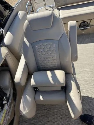 Slide: The Image of Crest Continental 250 SLC CP3 (300 hp) 2023 - 15