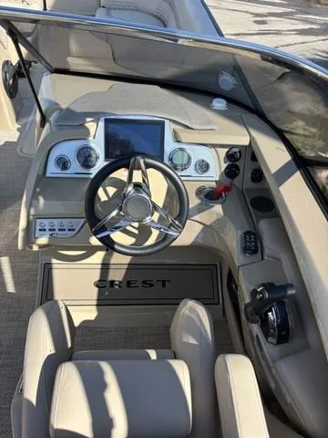 Slide: The Image of Crest Continental 250 SLC CP3 (300 hp) 2023 - 16