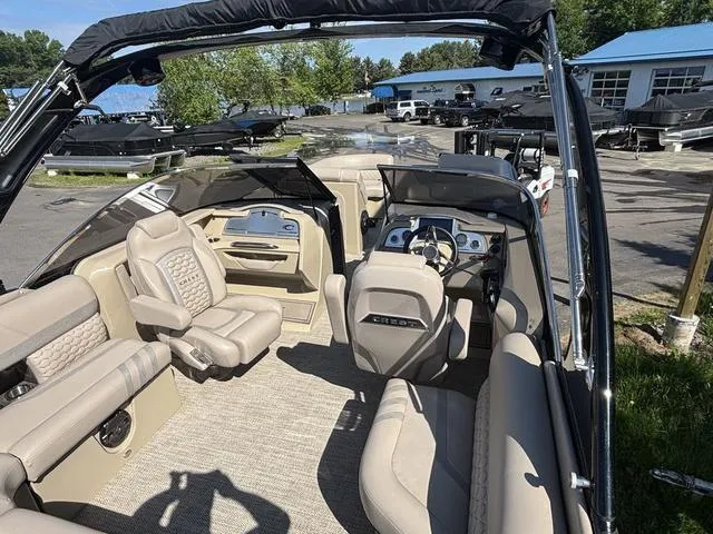 Slide: The Image of Crest Continental 250 SLC CP3 (300 hp) 2023 - 17