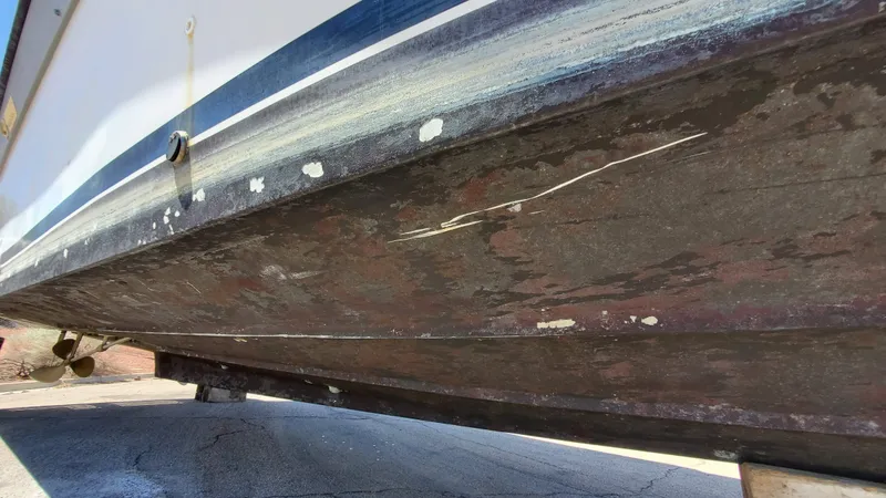 Slide: The Image of 1985 Silverton 40 Aft Cabin boat hull showing wear and scratches. - 31