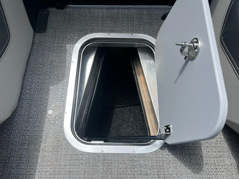 Slide: The Image of 2025 BARLETTA L25UC - Image 10 - 10