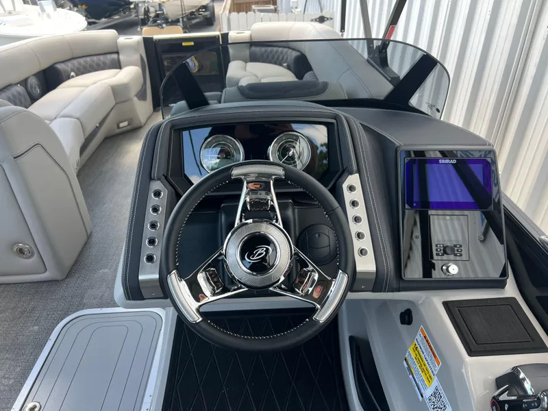 Slide: The Image of 2025 BARLETTA L25UC - Image 13 - 13