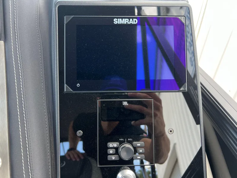 Slide: The Image of 2025 BARLETTA L25UC - Image 14 - 14