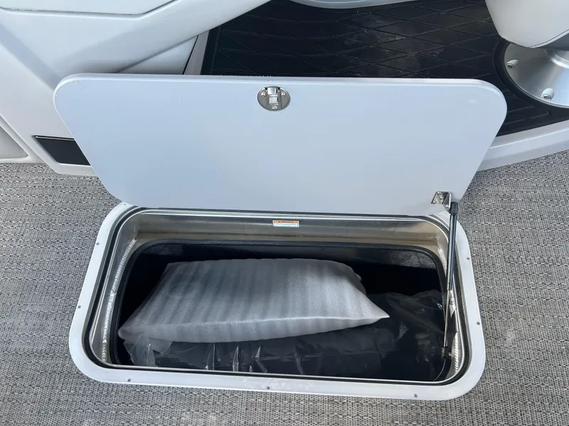 Slide: The Image of 2025 BARLETTA L25UC - Image 16 - 16
