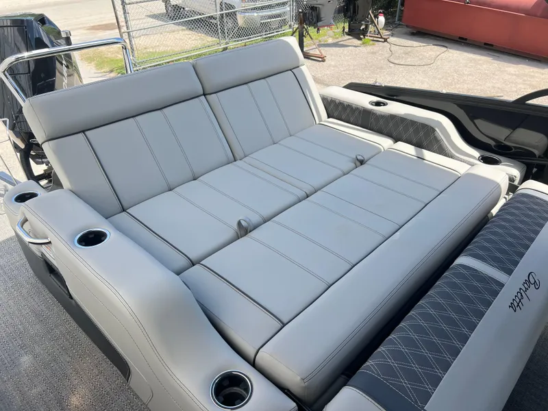 Slide: The Image of 2025 BARLETTA L25UC - Image 23 - 23