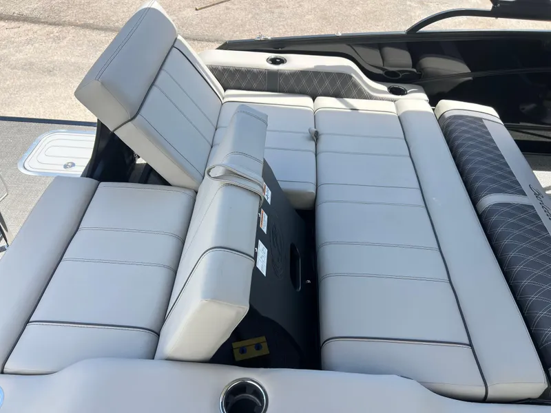 Slide: The Image of 2025 BARLETTA L25UC - Image 25 - 25