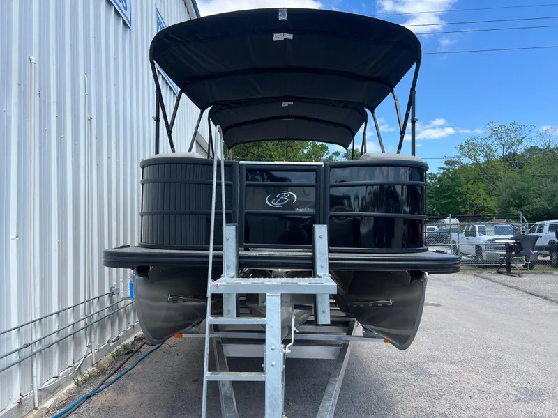 Slide: The Image of 2025 BARLETTA L25UC - Image 3 - 3