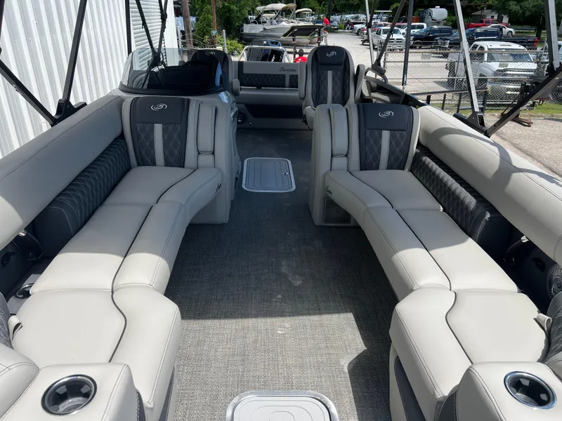 Slide: The Image of 2025 BARLETTA L25UC - Image 7 - 7