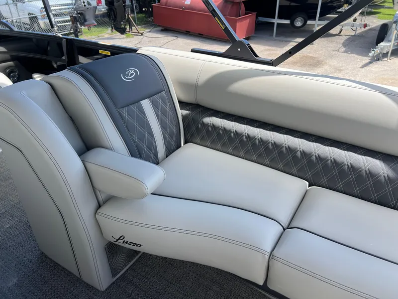 Slide: The Image of 2025 BARLETTA L25UC - Image 8 - 8