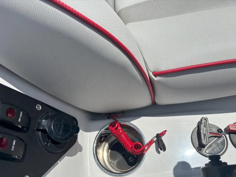 Slide: The Image of Skeeter ZXR20 2021 - 17