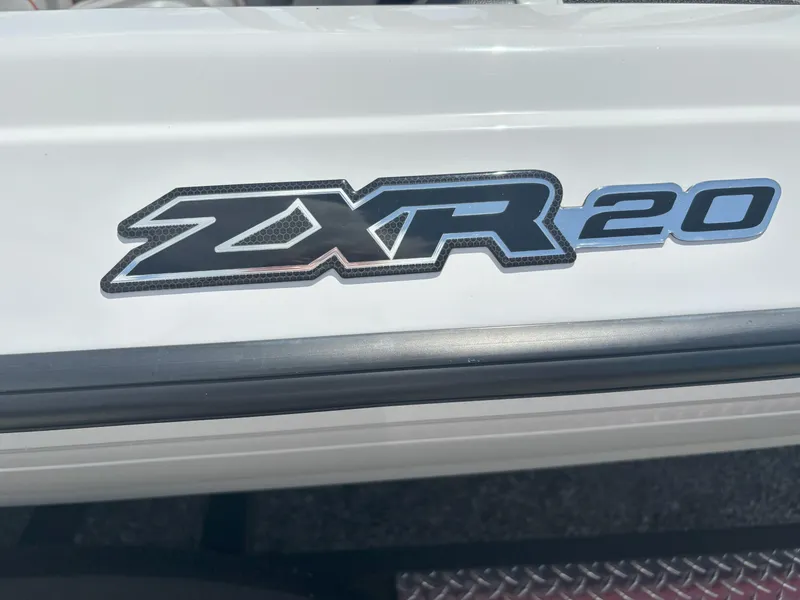 Slide: The Image of Skeeter ZXR20 2021 - 18