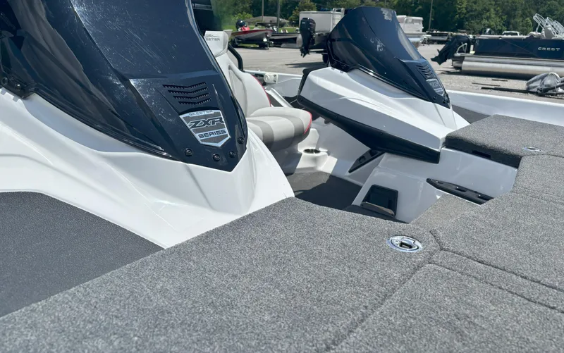 Slide: The Image of Skeeter ZXR20 2021 - 4