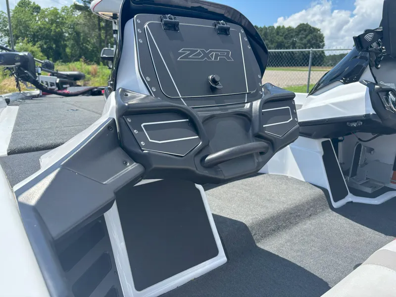 Slide: The Image of Skeeter ZXR20 2021 - 8