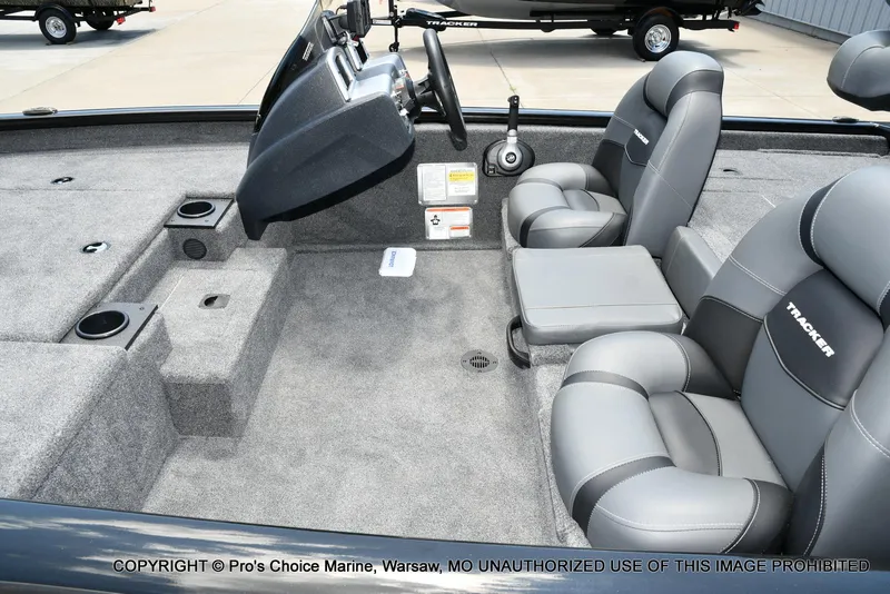 Slide: The Image of Tracker PRO TEAM 175 W/75HP 2026 - 14