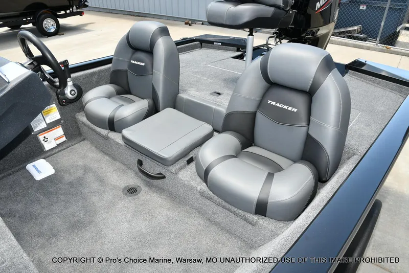 Slide: The Image of Tracker PRO TEAM 175 W/75HP 2026 - 15