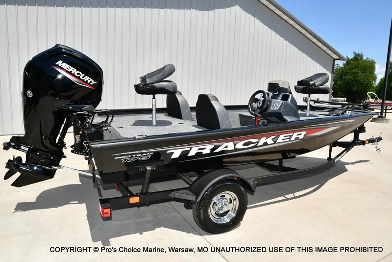 Slide: The Image of Tracker PRO TEAM 175 W/75HP 2026 - 17