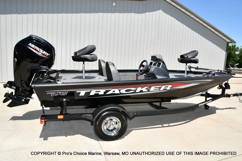 Slide: The Image of Tracker PRO TEAM 175 W/75HP 2026 - 18
