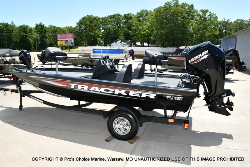 Slide: The Image of Tracker PRO TEAM 175 W/75HP 2026 - 22