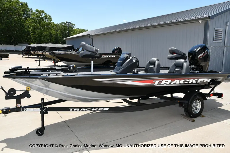 Slide: The Image of Tracker PRO TEAM 175 W/75HP 2026 - 23