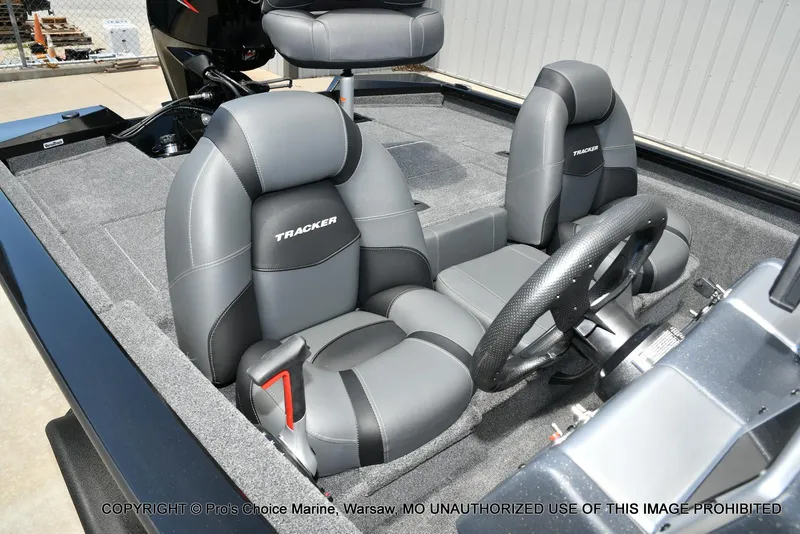 Slide: The Image of Tracker PRO TEAM 175 W/75HP 2026 - 31