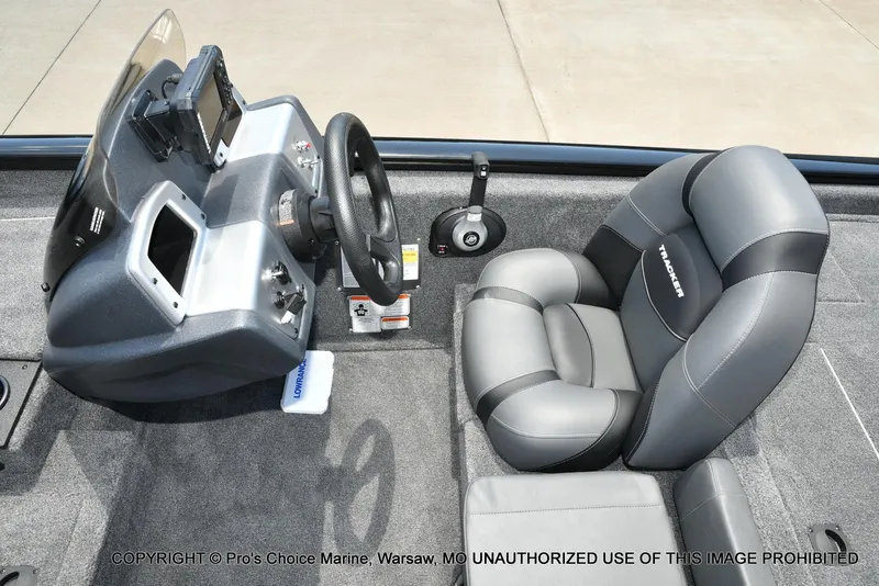 Slide: The Image of Tracker PRO TEAM 175 W/75HP 2026 - 39