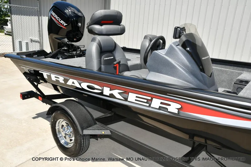 Slide: The Image of Tracker PRO TEAM 175 W/75HP 2026 - 4