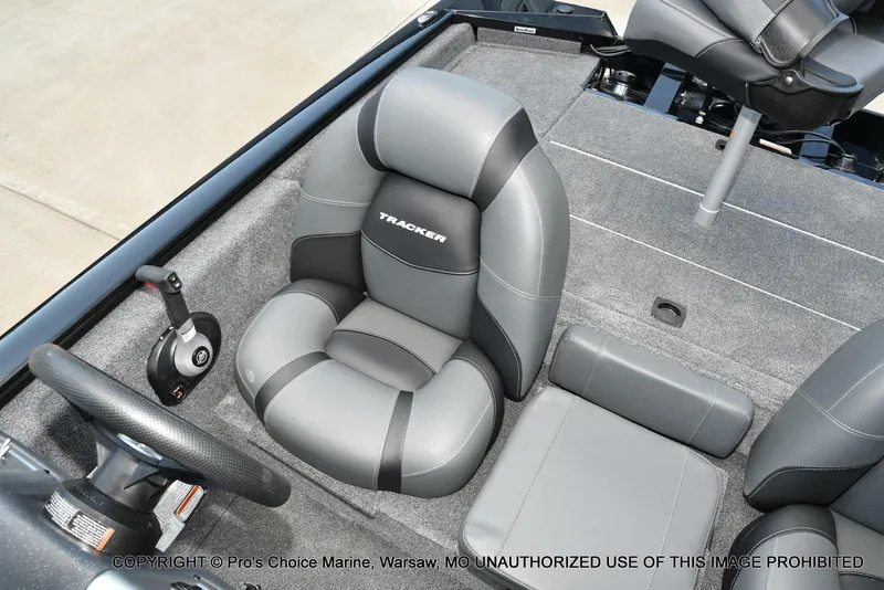 Slide: The Image of Tracker PRO TEAM 175 W/75HP 2026 - 48