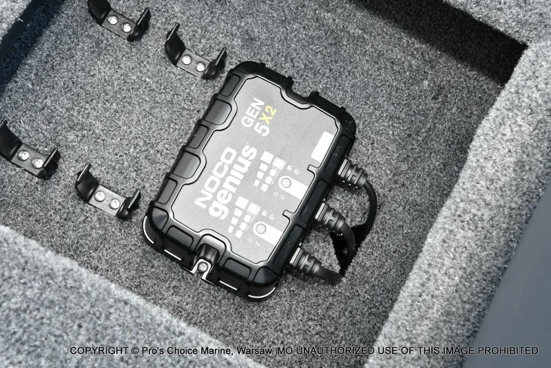 Slide: The Image of Tracker PRO TEAM 175 W/75HP 2026 - 51