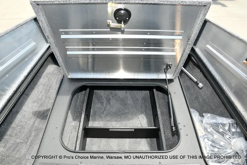 Slide: The Image of Tracker PRO TEAM 175 W/75HP 2026 - 54