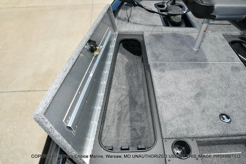 Slide: The Image of Tracker PRO TEAM 175 W/75HP 2026 - 57