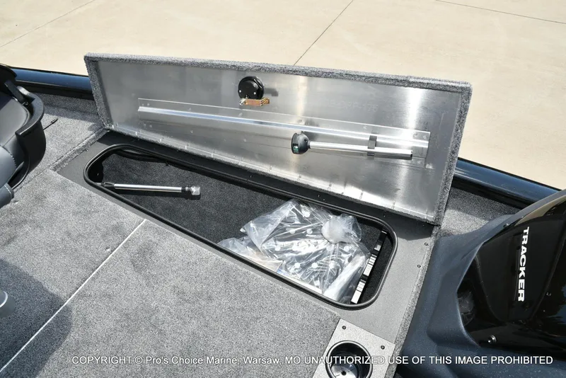 Slide: The Image of Tracker PRO TEAM 175 W/75HP 2026 - 58