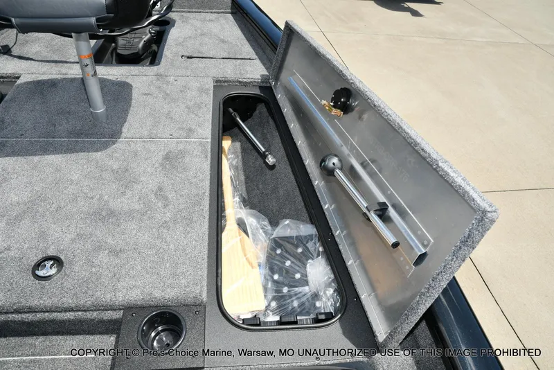 Slide: The Image of Tracker PRO TEAM 175 W/75HP 2026 - 59