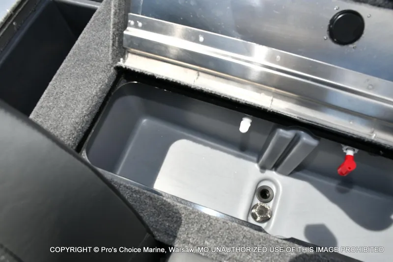 Slide: The Image of Tracker PRO TEAM 175 W/75HP 2026 - 61