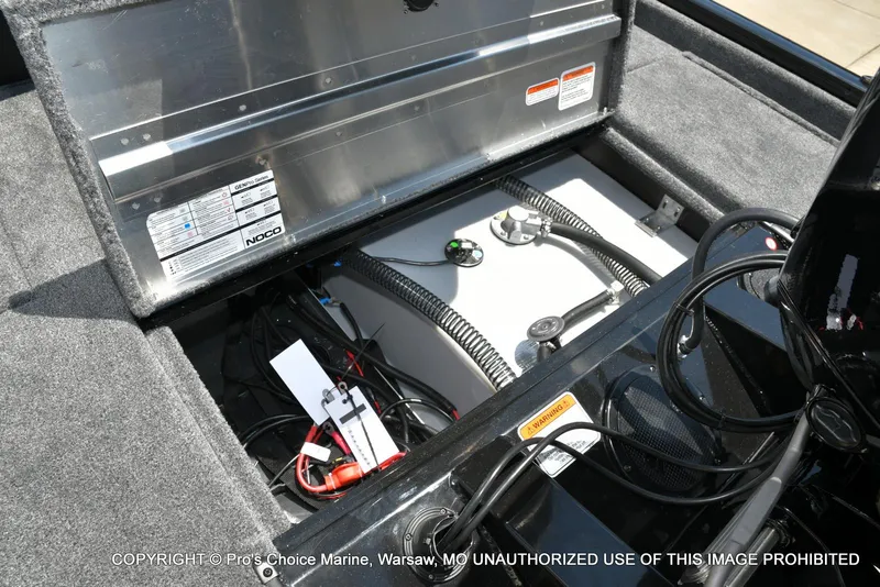 Slide: The Image of Tracker PRO TEAM 175 W/75HP 2026 - 65