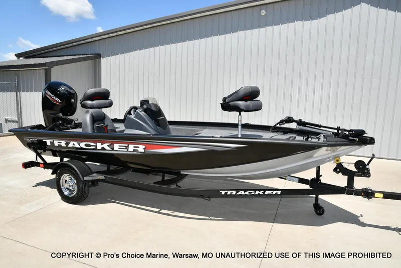 Slide: The Image of Tracker PRO TEAM 175 W/75HP 2026 - 72