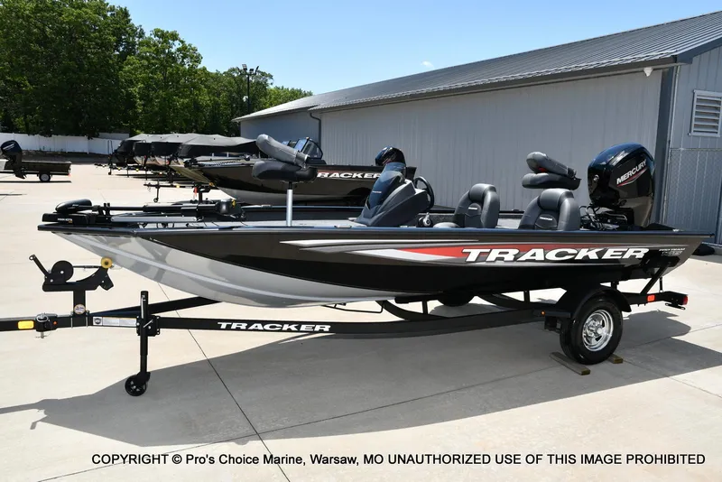Slide: The Image of Tracker PRO TEAM 175 W/75HP 2026 - 73