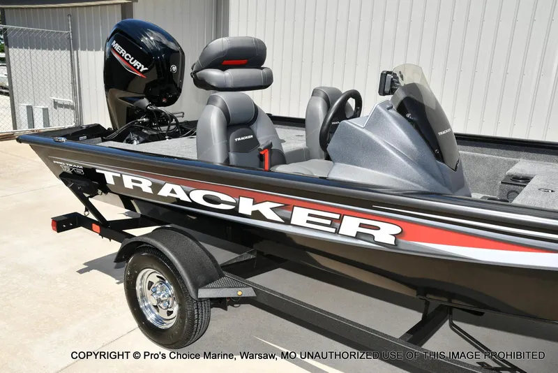 Slide: The Image of Tracker PRO TEAM 175 W/75HP 2026 - 74
