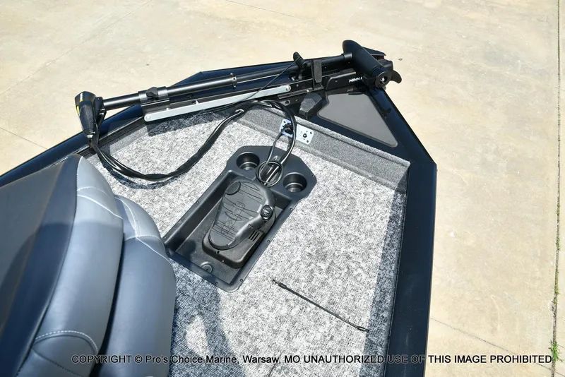 Slide: The Image of Tracker Pro Team 175 w/Vinyl Floors 2026 - 10