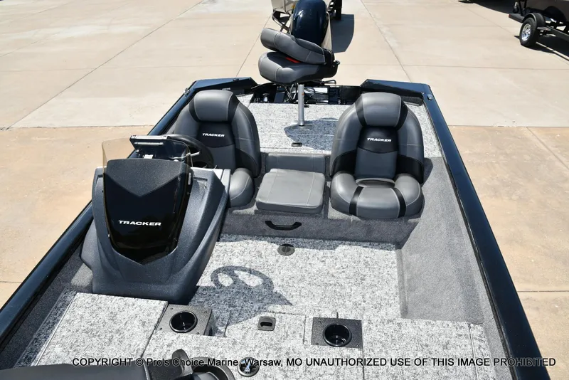 Slide: The Image of Tracker Pro Team 175 w/Vinyl Floors 2026 - 11