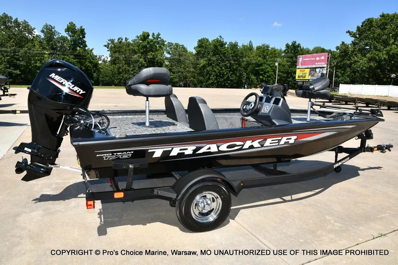 Slide: The Image of Tracker Pro Team 175 w/Vinyl Floors 2026 - 16